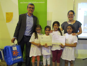 Estudiantes del CEIP Fray Bartolomé de las Casas (Sevilla) ganadores del premio en la categoría de primaria