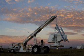 Imagen del telescopio durante la preparación del lanzamiento en la base de Kiruna (Suecia). Fuente: Carlye Calvin (UCAR).
