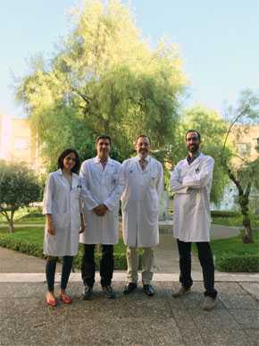 Científicos del grupo de investigación ‘Adherencia Bacteriana a Nuevos Biomateriales’ de la Universidad de Sevilla