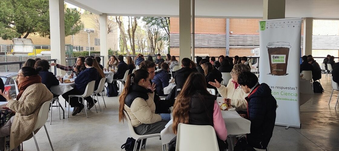 Café con Ciencia en la Universidad de Sevilla.