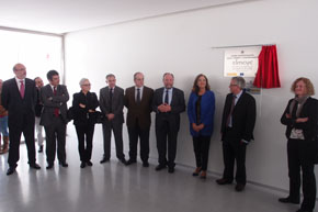 Carmen Vela, Francisco Triguero y Francisco González Lodeiro, junto al resto de autoridades en la inauguración.