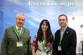 Ruperto Bermejo (derecha) junto a dos miembros de su grupo de investigación. Foto: Isabel García.