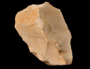 Herramienta de más de 1,2 millones de años encontrada en la Cima del Elefante. / Jordi Mestre-EIA.