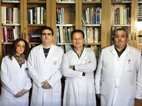  De izquierda a derecha, Isabel Molina-Villalba, Pablo Olmedo Palma, Fernando Gil Hernández y José Santiago Rodríguez, miembros del grupo de investigación de Medicina Legal y Toxicología de laUniversidad de Granada.