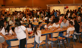 Visitantes enla Feria de la Ciencia.