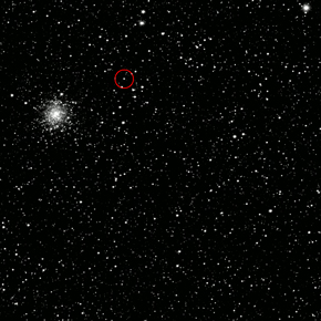 Entre el 24 de marzo y el 4 de mayo, Rosetta fotografió el cometa 67P desde una distancia de entre cinco y dos millones de kilómetros. Esta secuencia de imágenes muestra el movimiento del cometa y el progresivo desarrollo de una envoltura de polvo, la coma. Las imágenes, tomadas por la cámara OSIRIS, tienen una exposición de setecientos veinte segundos. Fuente: ESA/Rosetta/MPS for OSIRIS Team MPS/UPD/LAM/IAA/SSO/INTA/UPM/DASP/IDA. 