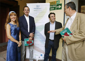 Pedro Jordano (segundo por la izquierda) en la mesa redonda "Cuatro miradas sobre Darwin", dentro del XII Seminario Internacional de Periodismo y Medio Ambiente desarrollada en Córdoba. / EFE.