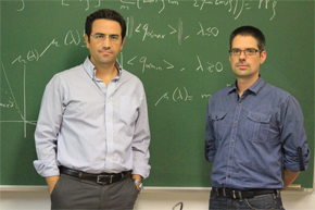 En la foto, los investigadores Pablo Ignacio Hurtado, de la Universidad de Granada, y Daniel Manzano, del MIT, autores de este trabajo. 